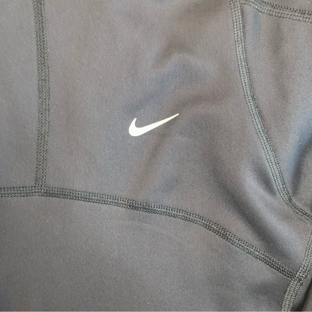 Nike Women’s Dri-Fit Reflective Running  Thermal Jacket, Size L - Picture 4 of 9